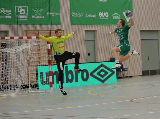 Håndballspiller i aksjon